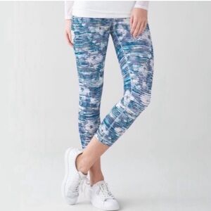 Lululemon Inspire Crop II Leggings Blurry Belle Blue Multi Sz 6